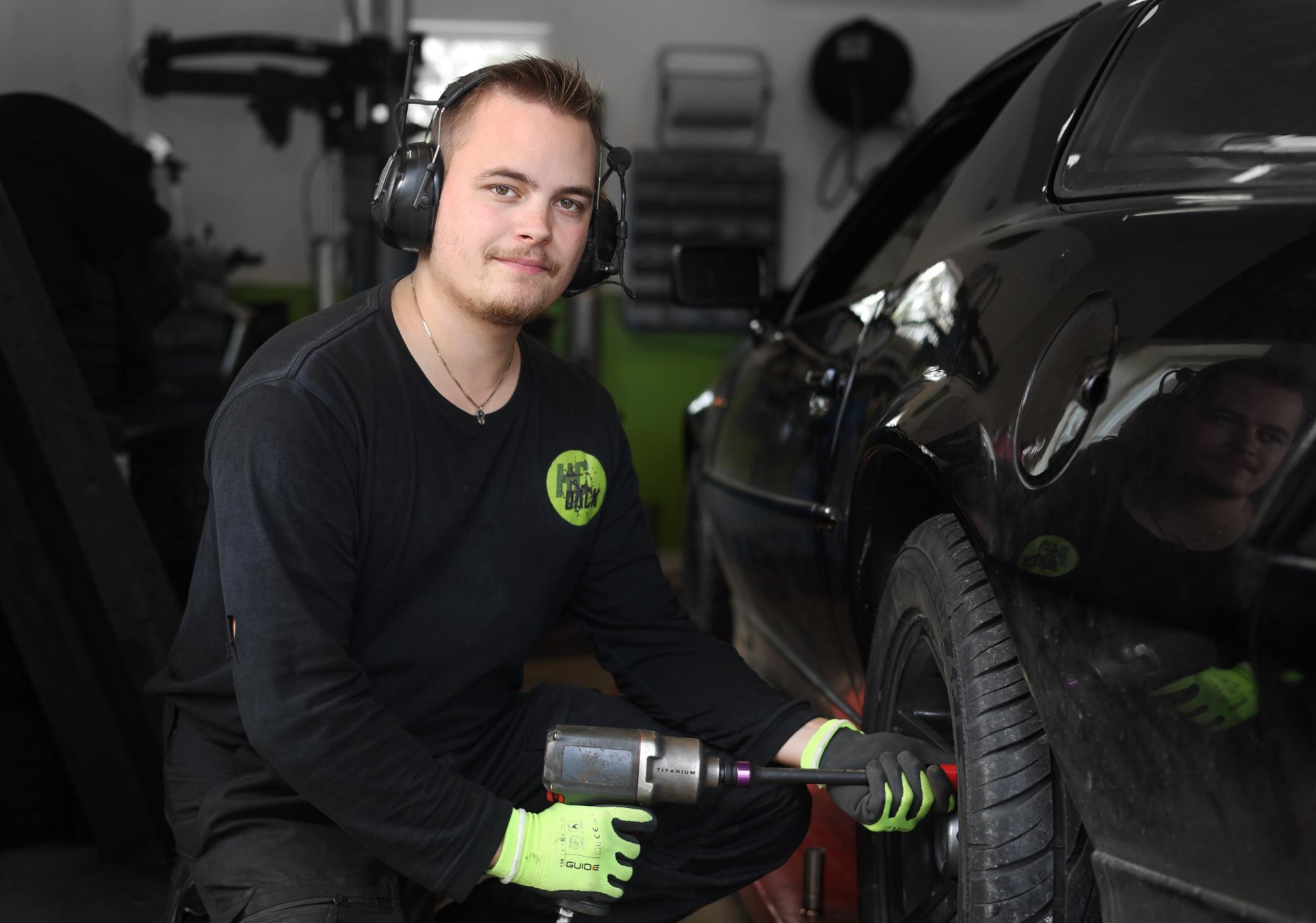 Däckmontering i HC Däck verkstad